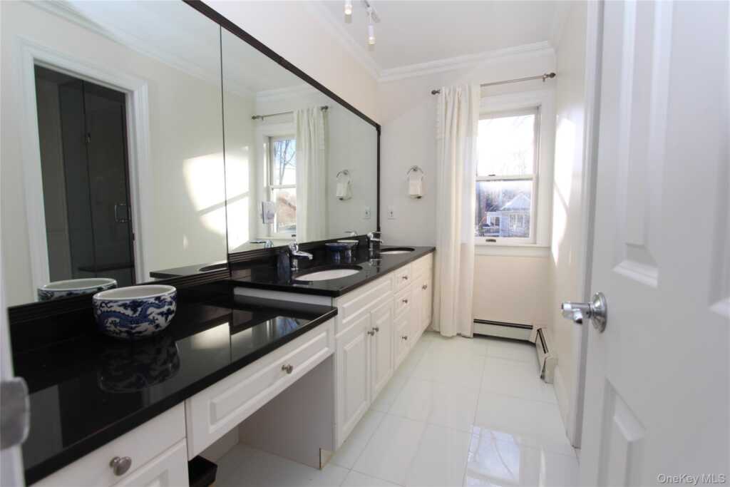 445 Grace Church Street, Rye, NY 10580 - Photo 14 of 20