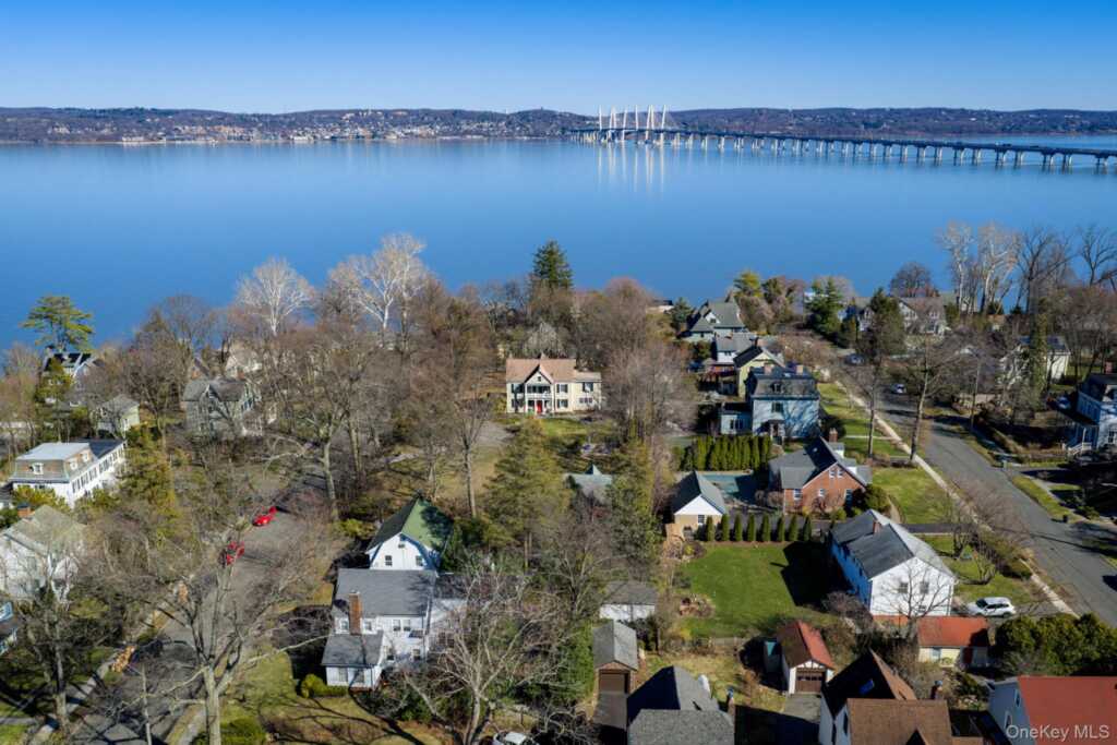 23 Clinton Avenue, Nyack, NY 10960 - Photo 3 of 44