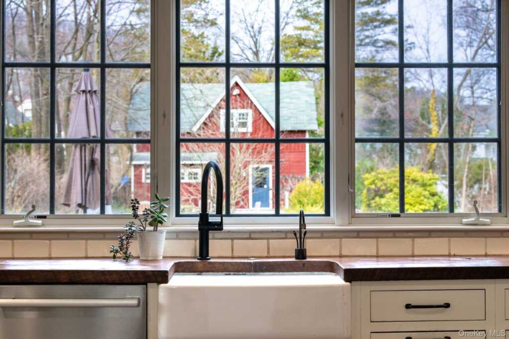 23 Clinton Avenue, Nyack, NY 10960 - Photo 5 of 44