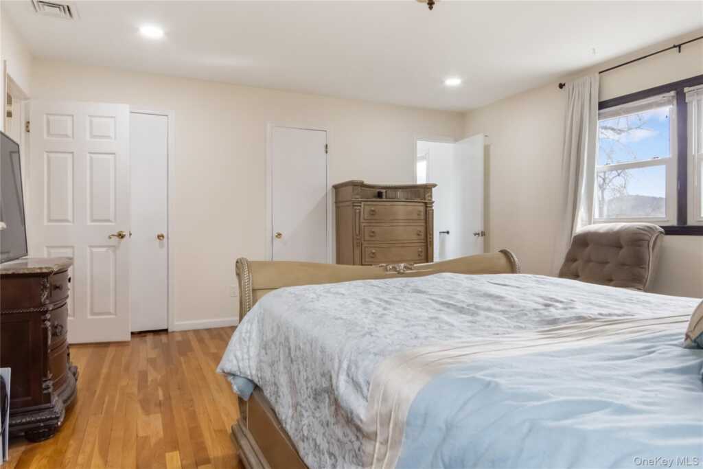 284 Ridge Road, New City, NY 10956 - Photo 14 of 36