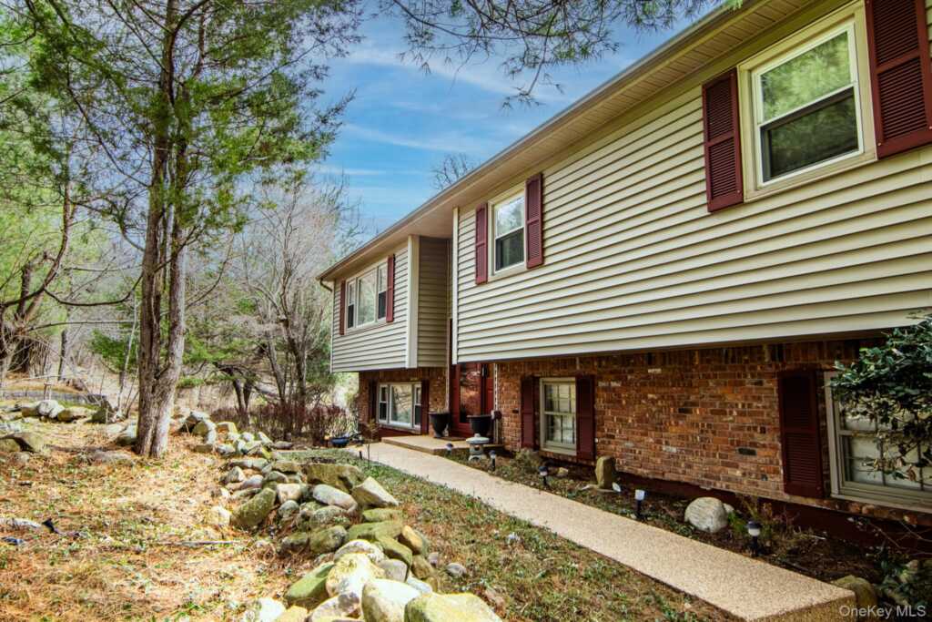 284 Ridge Road, New City, NY 10956 - Photo 2 of 36