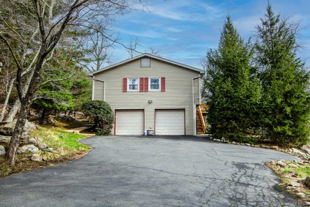 284 Ridge Road, New City, NY 10956 - Photo 23 of 36