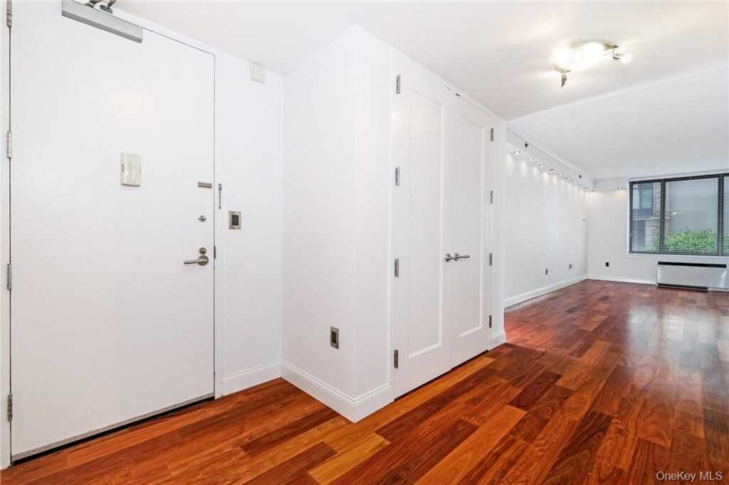 10 City Place, Unit #2D, White Plains, NY 10601 - Photo 4 of 30