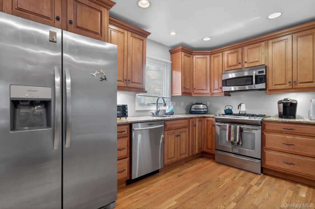 514 Kings Highway, Valley Cottage, NY 10989 - Photo 8 of 27