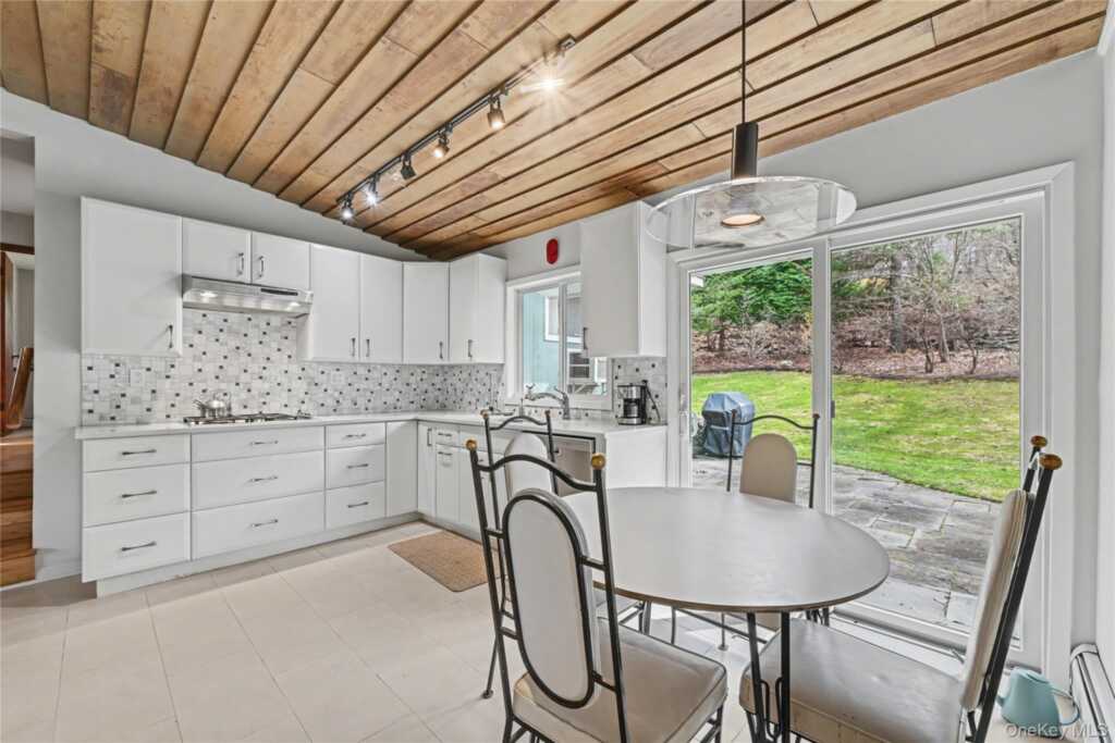 493 Mitchell Drive, Valley Cottage, NY 10989 - Photo 12 of 37