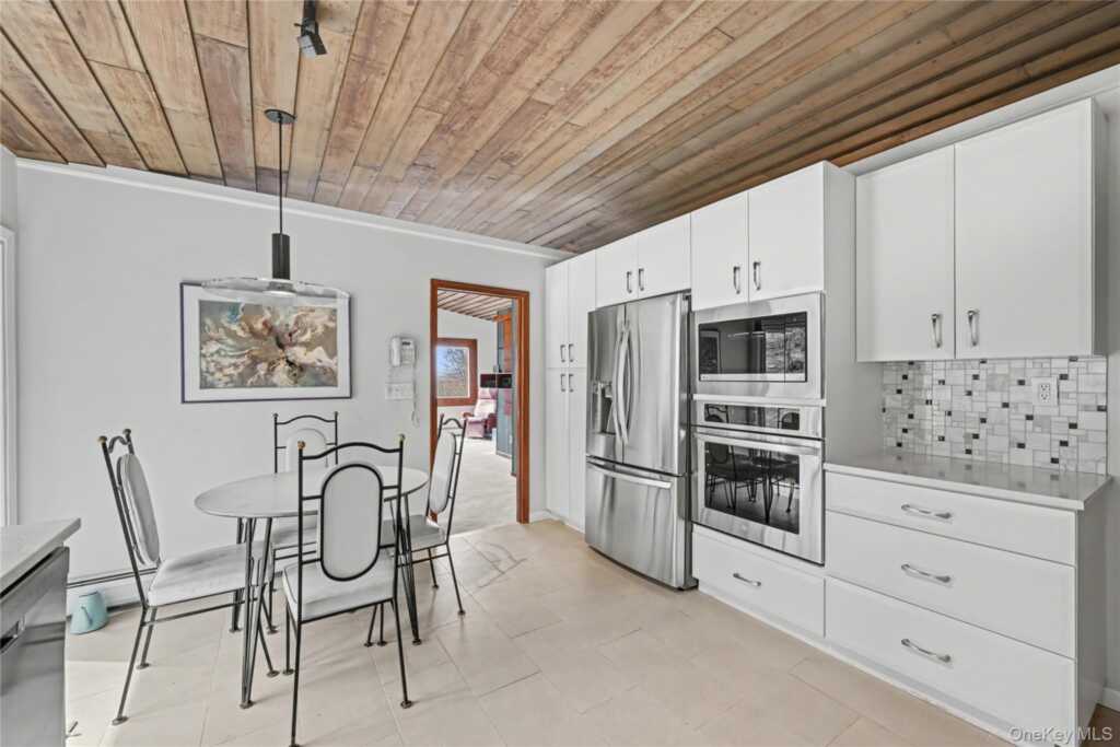 493 Mitchell Drive, Valley Cottage, NY 10989 - Photo 14 of 37