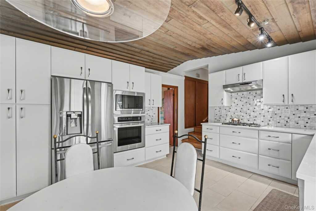 493 Mitchell Drive, Valley Cottage, NY 10989 - Photo 15 of 37