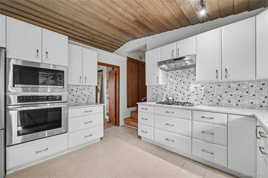 493 Mitchell Drive, Valley Cottage, NY 10989 - Photo 16 of 37