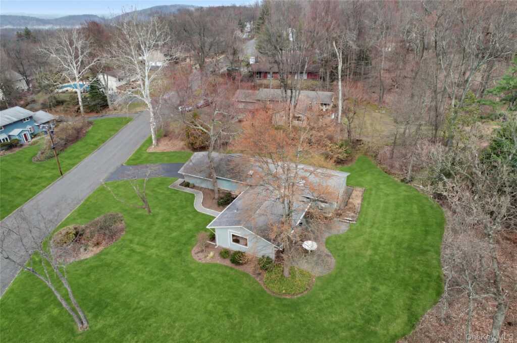 493 Mitchell Drive, Valley Cottage, NY 10989 - Photo 2 of 37