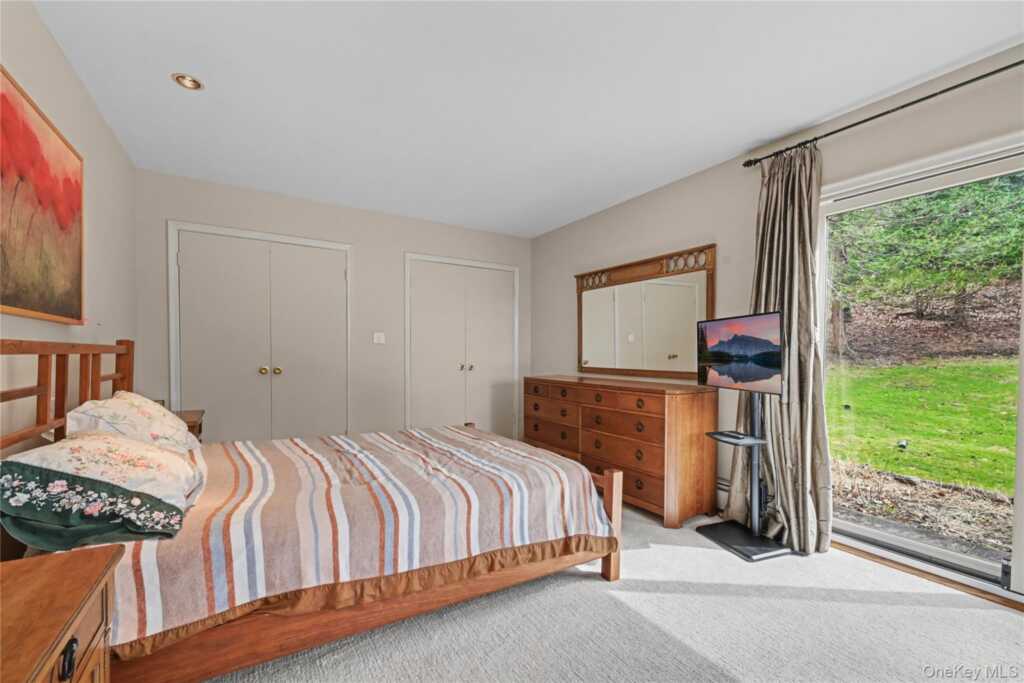 493 Mitchell Drive, Valley Cottage, NY 10989 - Photo 20 of 37