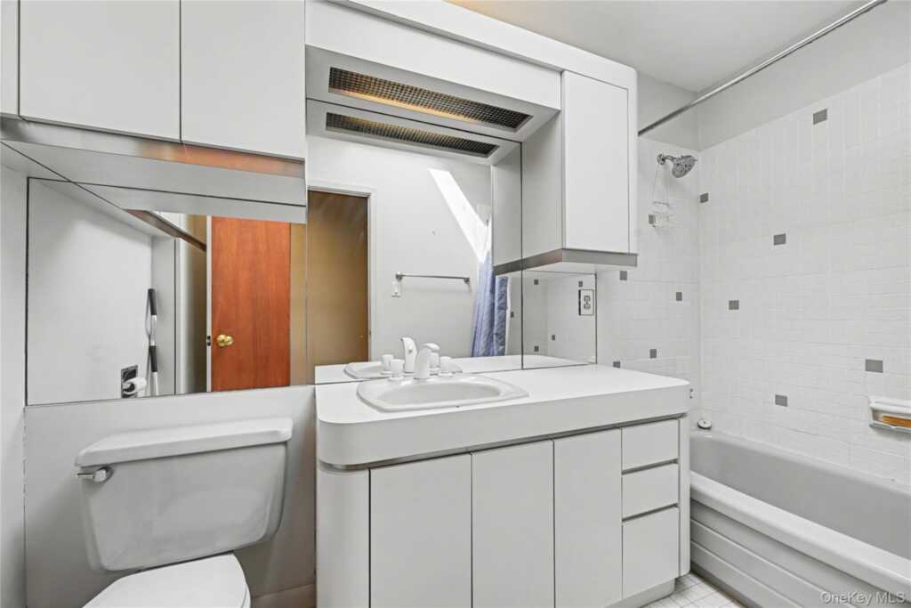 493 Mitchell Drive, Valley Cottage, NY 10989 - Photo 28 of 37