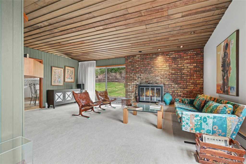 493 Mitchell Drive, Valley Cottage, NY 10989 - Photo 6 of 37