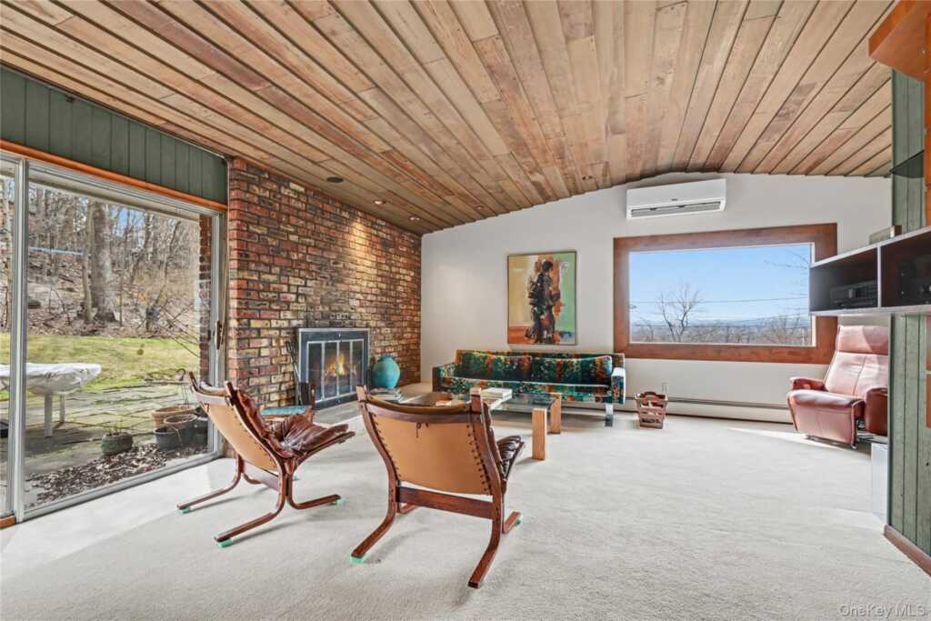 493 Mitchell Drive, Valley Cottage, NY 10989 - Photo 7 of 37