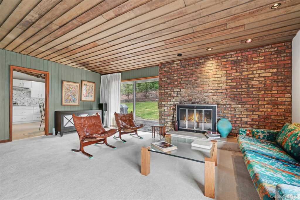 493 Mitchell Drive, Valley Cottage, NY 10989 - Photo 8 of 37