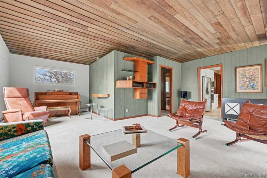 493 Mitchell Drive, Valley Cottage, NY 10989 - Photo 9 of 37