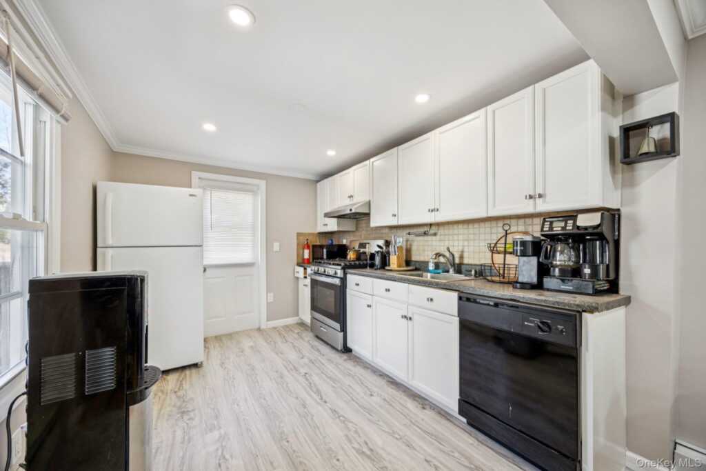 86 Brookside Avenue, Nyack, NY 10960 - Photo 5 of 20