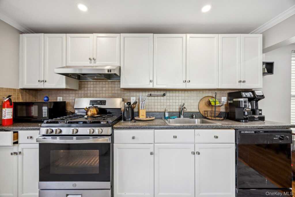 86 Brookside Avenue, Nyack, NY 10960 - Photo 6 of 20