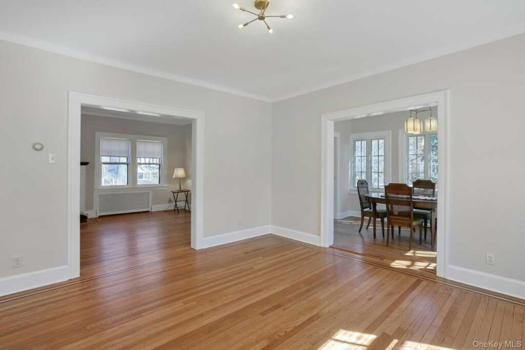 10 Robins Road, New Rochelle, NY 10801 - Photo 12 of 24