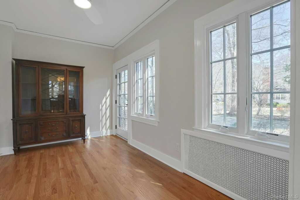 10 Robins Road, New Rochelle, NY 10801 - Photo 16 of 24