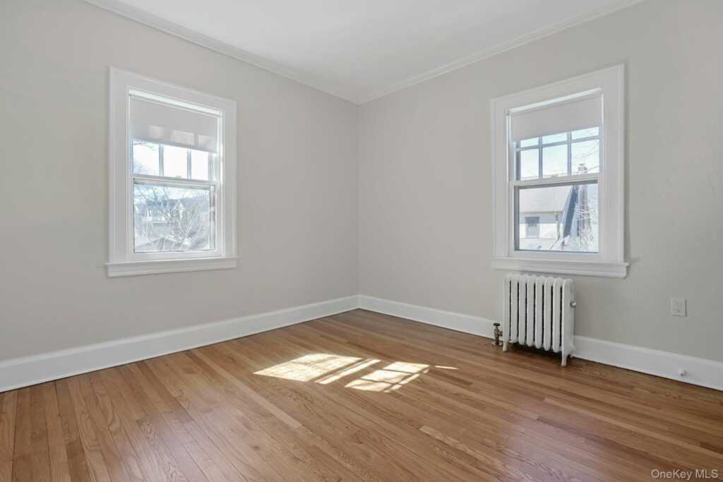 10 Robins Road, New Rochelle, NY 10801 - Photo 18 of 24