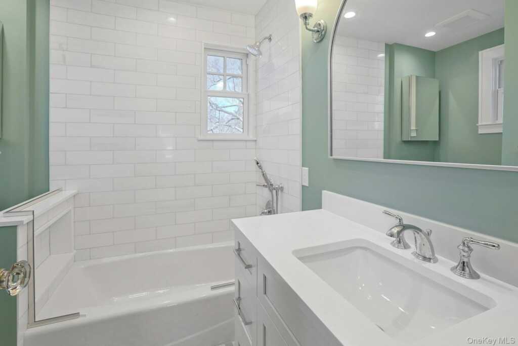 10 Robins Road, New Rochelle, NY 10801 - Photo 21 of 24