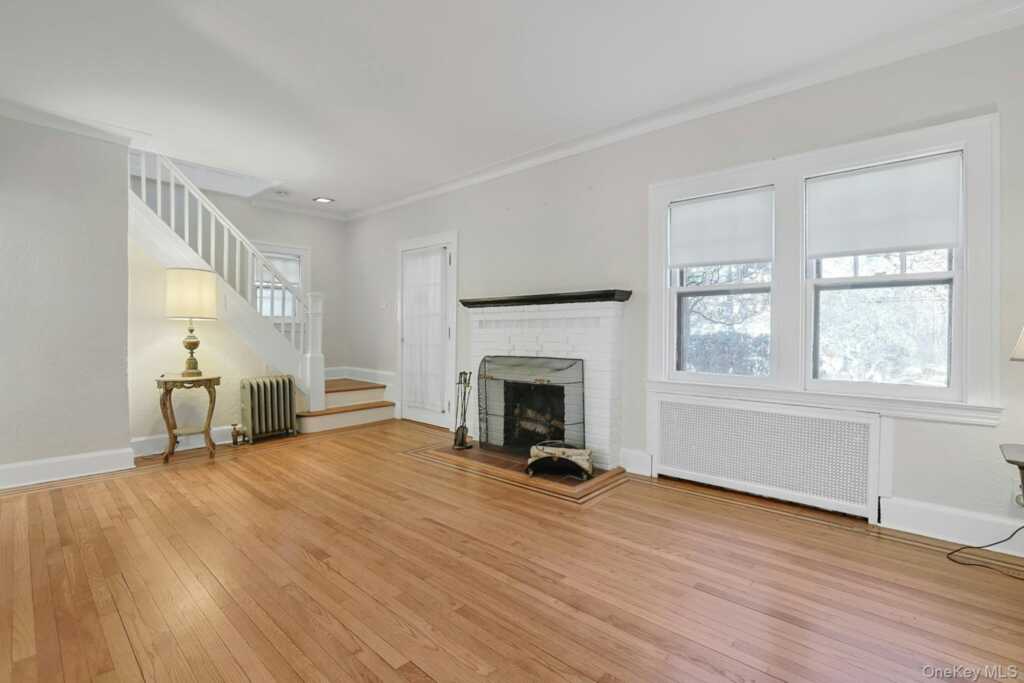 10 Robins Road, New Rochelle, NY 10801 - Photo 3 of 24