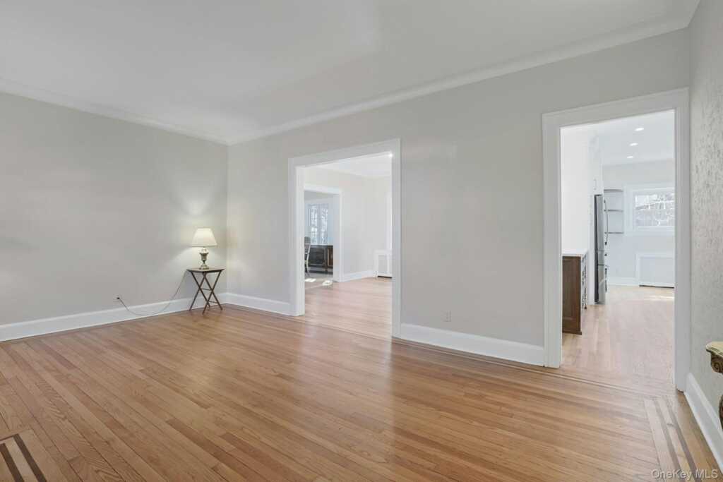 10 Robins Road, New Rochelle, NY 10801 - Photo 5 of 24