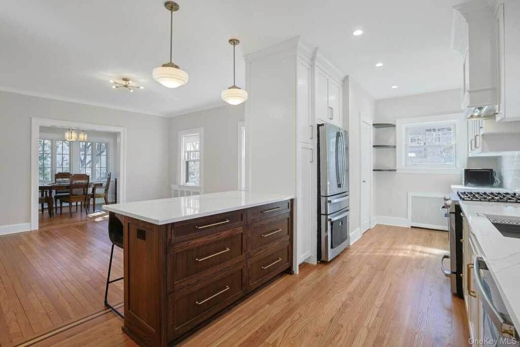 10 Robins Road, New Rochelle, NY 10801 - Photo 9 of 24