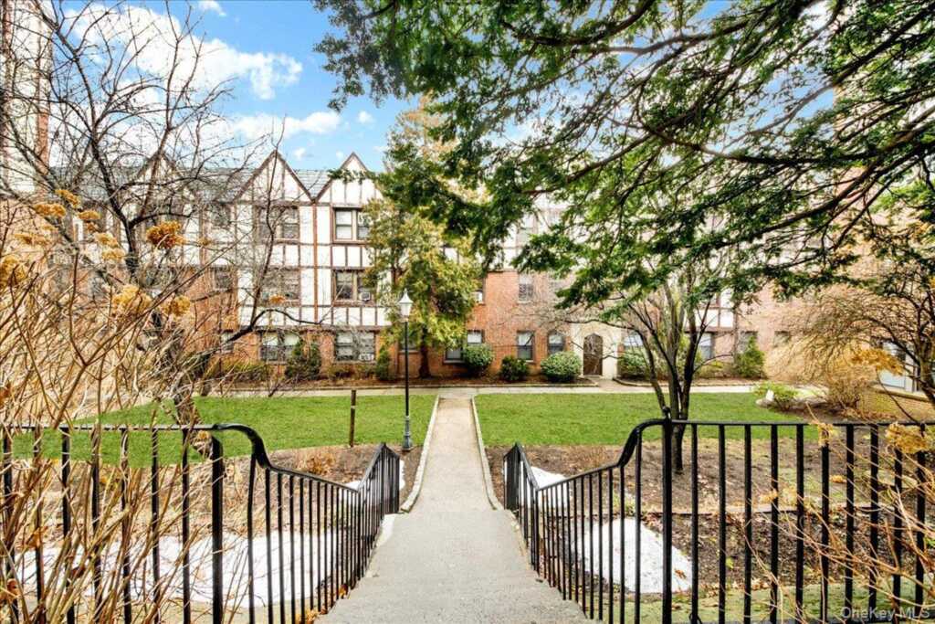 7 Greenridge Avenue, Unit #B8, White Plains, NY 10605