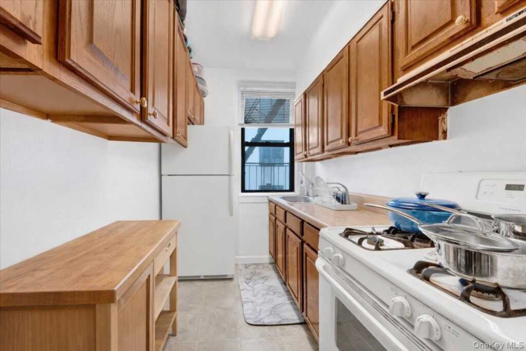 7 Greenridge Avenue, Unit #B8, White Plains, NY 10605 - Photo 12 of 20
