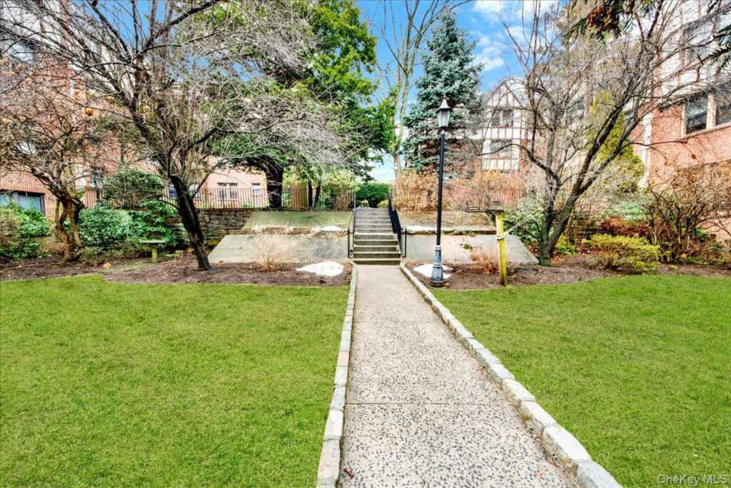 7 Greenridge Avenue, Unit #B8, White Plains, NY 10605 - Photo 3 of 20