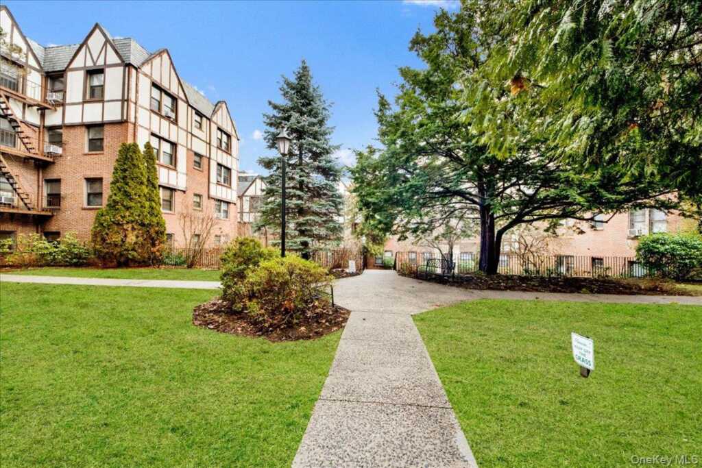 7 Greenridge Avenue, Unit #B8, White Plains, NY 10605 - Photo 4 of 20
