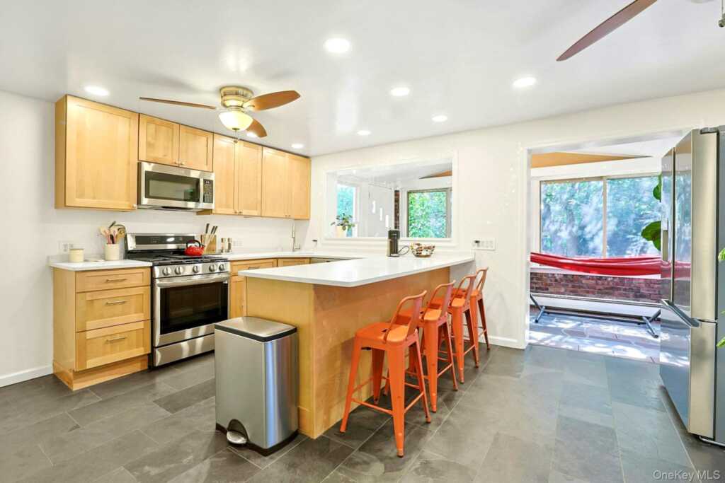 15 Westend Avenue, Nyack, NY 10960 - Photo 3 of 30