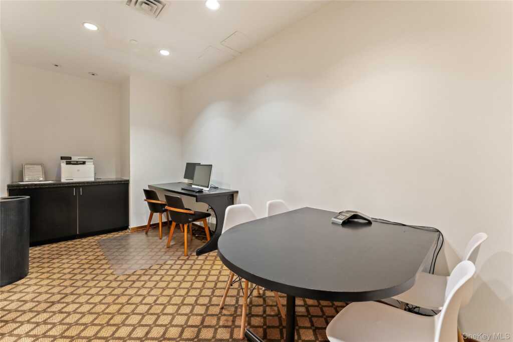 175 Huguenot Street, Unit #1702, New Rochelle, NY 10801 - Photo 17 of 20