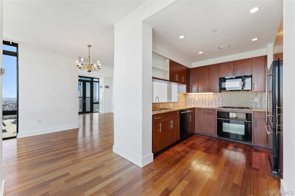 175 Huguenot Street, Unit #1702, New Rochelle, NY 10801 - Photo 5 of 20