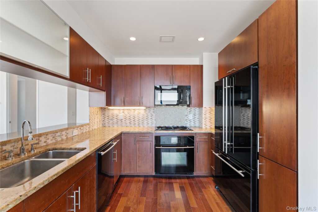 175 Huguenot Street, Unit #1702, New Rochelle, NY 10801 - Photo 6 of 20