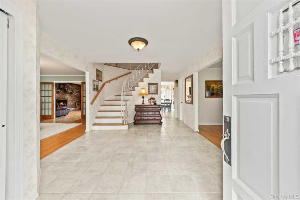 13 Beaumont Drive, New City, NY 10956 - Photo 4 of 23