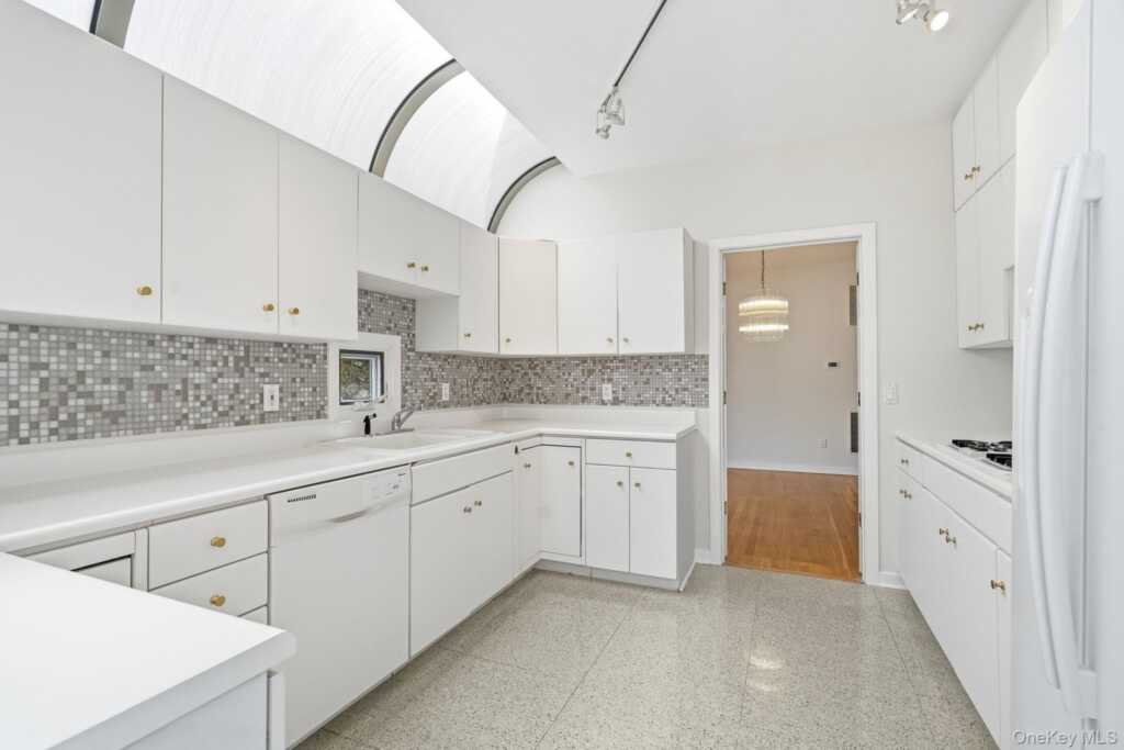 13 Kassel Court, Rye, NY 10543 - Photo 16 of 33