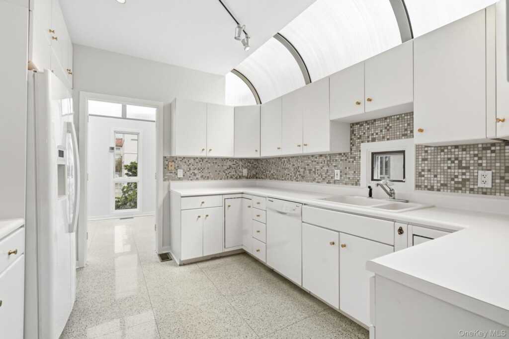 13 Kassel Court, Rye, NY 10543 - Photo 17 of 33