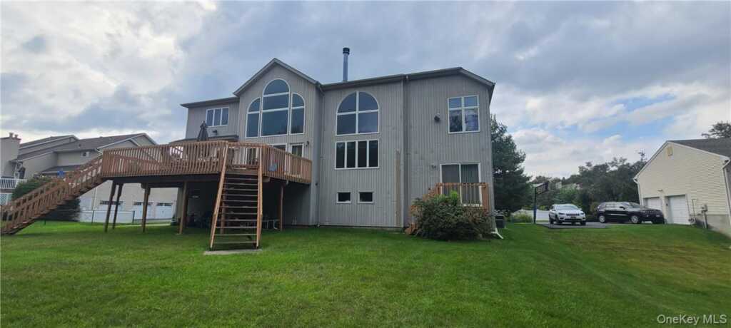 31 Lowell Drive, New City, NY 10956 - Photo 2 of 3