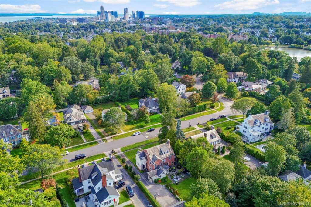 80 Forest Avenue, New Rochelle, NY 10804 - Photo 44 of 49