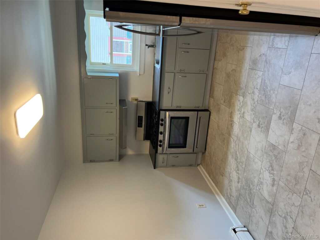 35 Prairie Avenue, Unit #B, Suffern, NY 10901 - Photo 4 of 11