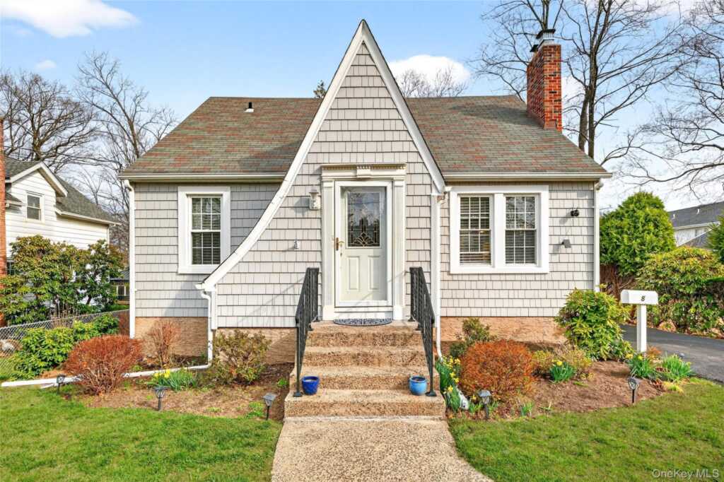 8 W Palisades Avenue, Nanuet, NY 10954