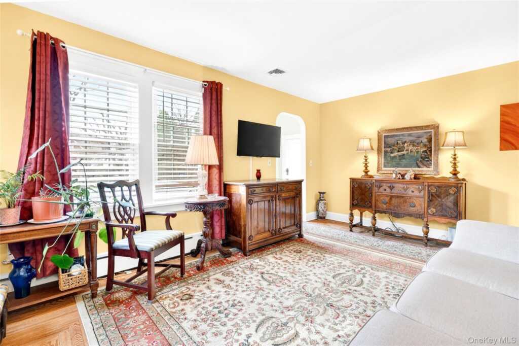 8 W Palisades Avenue, Nanuet, NY 10954 - Photo 10 of 44