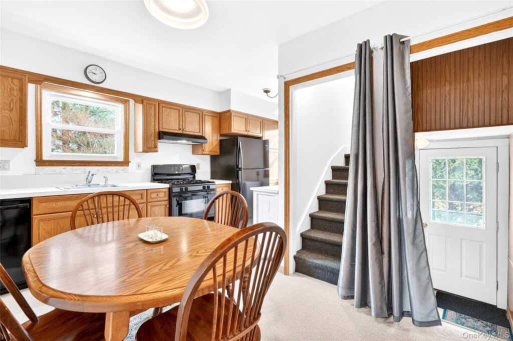 8 W Palisades Avenue, Nanuet, NY 10954 - Photo 11 of 44