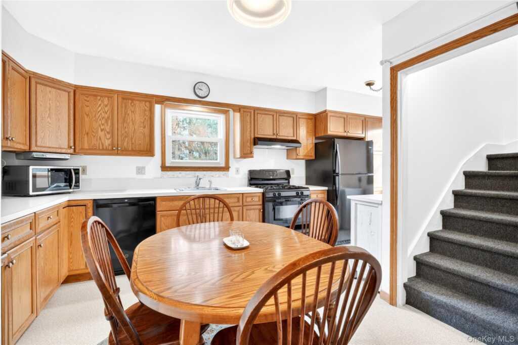 8 W Palisades Avenue, Nanuet, NY 10954 - Photo 12 of 44