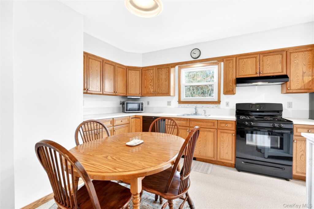 8 W Palisades Avenue, Nanuet, NY 10954 - Photo 13 of 44