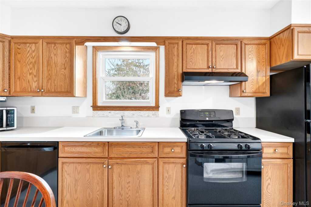 8 W Palisades Avenue, Nanuet, NY 10954 - Photo 16 of 44