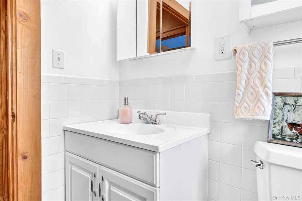 8 W Palisades Avenue, Nanuet, NY 10954 - Photo 24 of 44