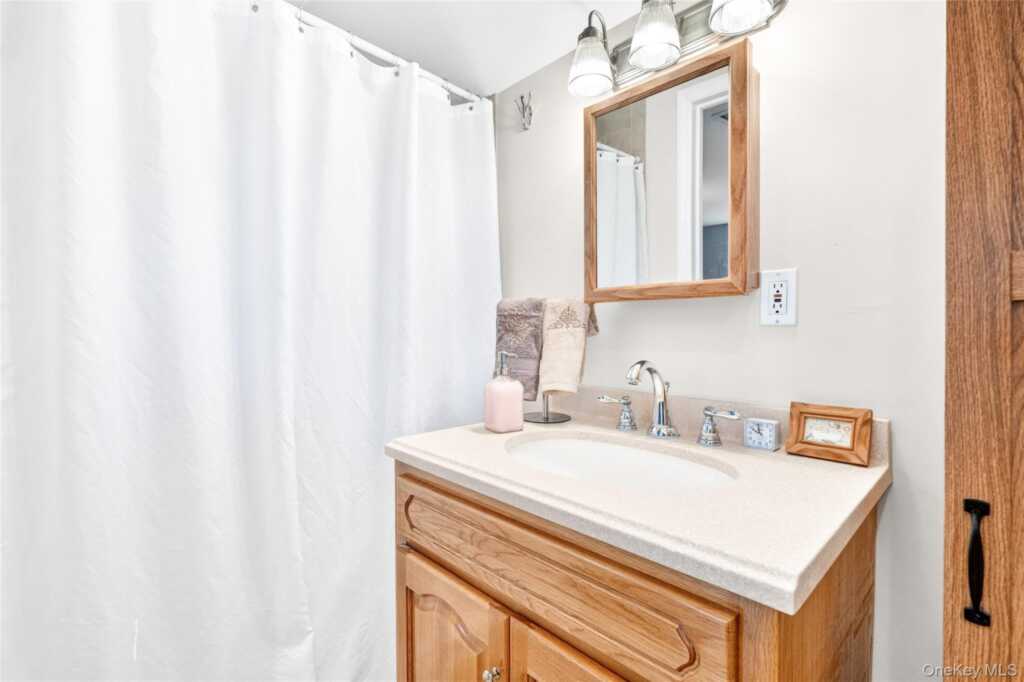 8 W Palisades Avenue, Nanuet, NY 10954 - Photo 31 of 44